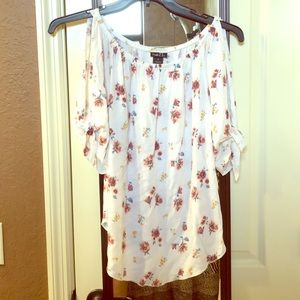 Brand new Rue21 floral cold shoulder top